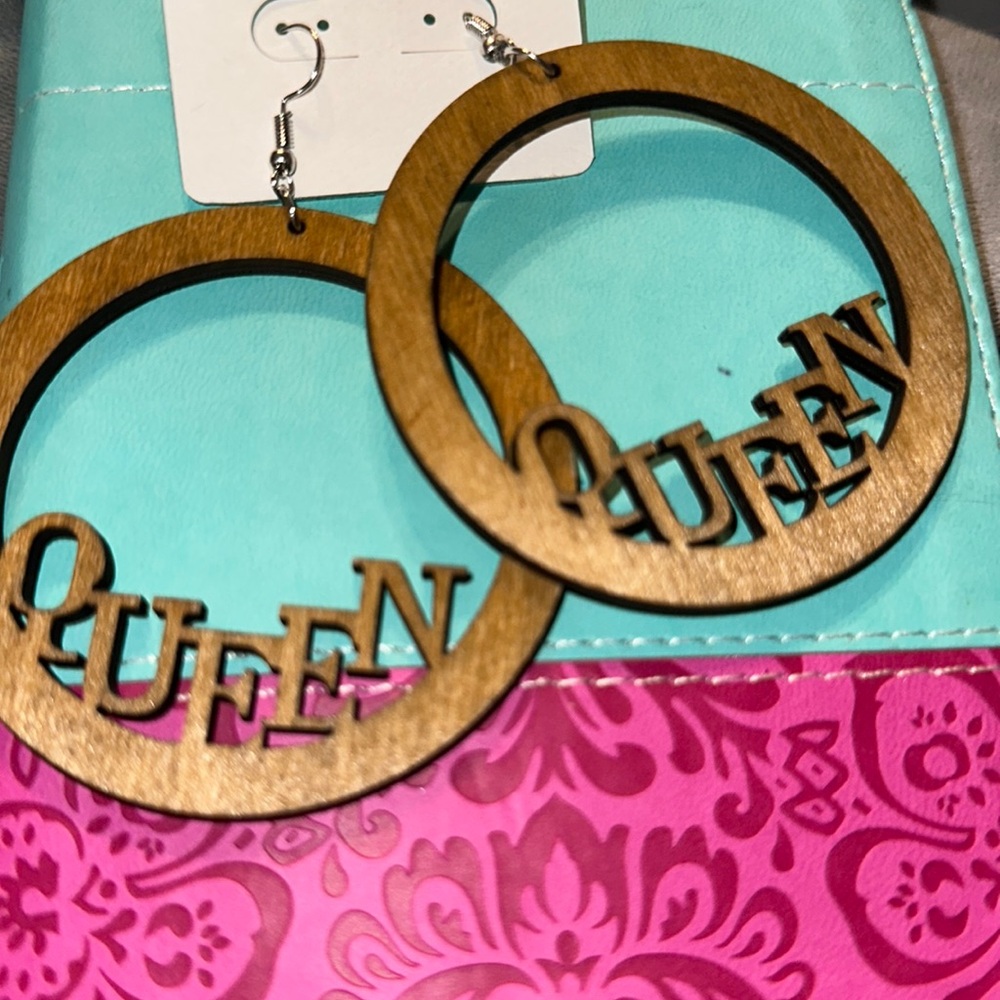 NWT Isabella wooden big hoops says queen on both Pierced backs cute 🥰